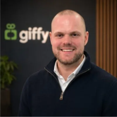 Nelson, Sales bij Giffy